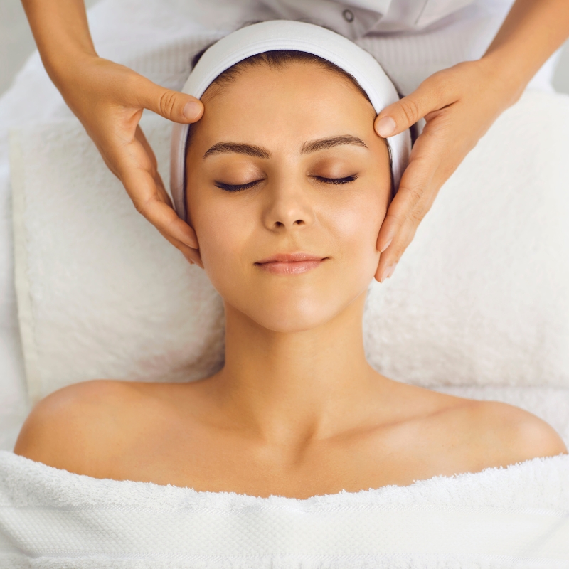 Aromatic candles and decor